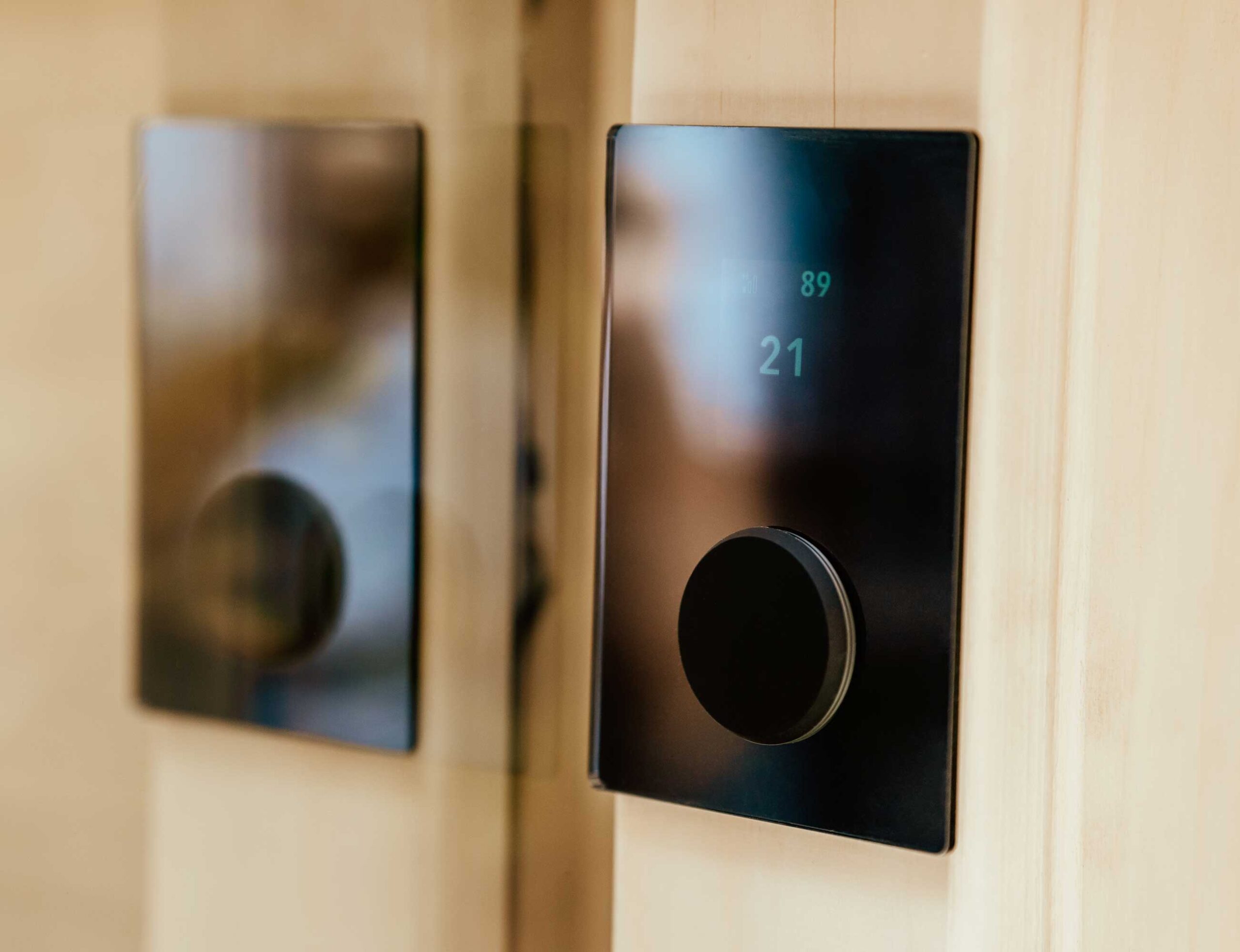 innovaatilised-lahendused HUUM UKU glass design sauna controller